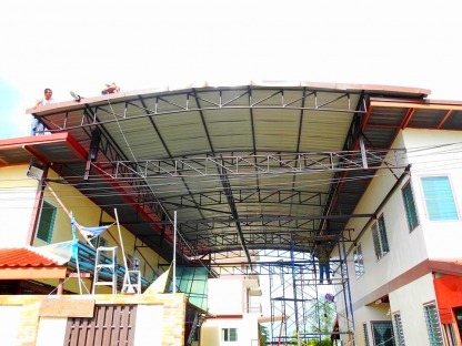 ติดตั้งโครงหลังคาเมทัลชีท มีนบุรี - ร้านผ้าใบมีนบุรี หนองจอก - อุดมผ้าใบ