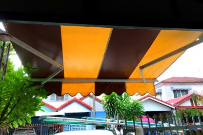 กันสาดพับเก็บได้ มีนบุรี - ร้านผ้าใบมีนบุรี หนองจอก - อุดมผ้าใบ